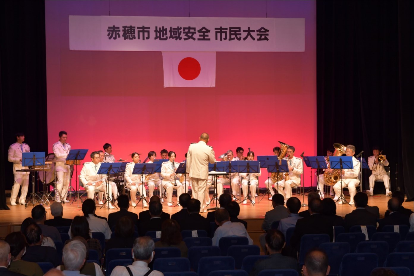 兵庫県警察音楽隊による演奏の様子